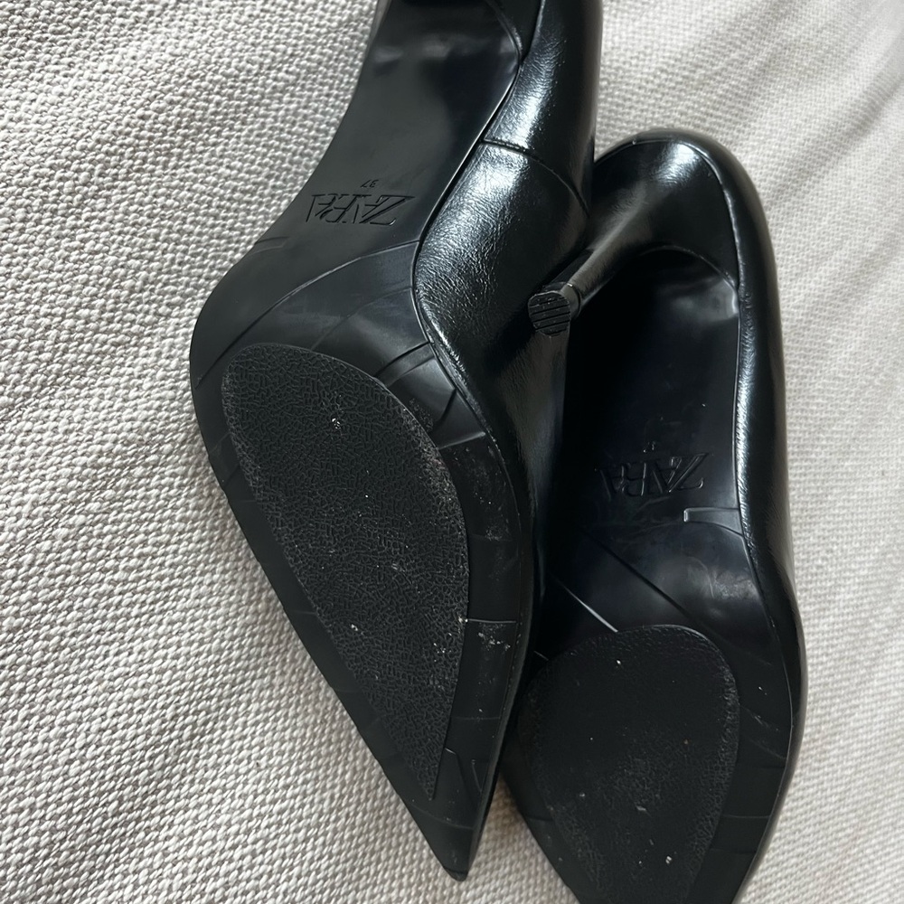 Zara Classic Black High Heels - Picture 4 of 4